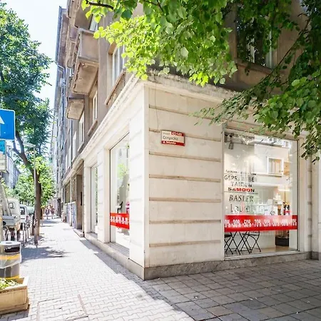 Cozy 1 Bdrm, Center, Solunska Near Vitoshka Street Apartment Sofia