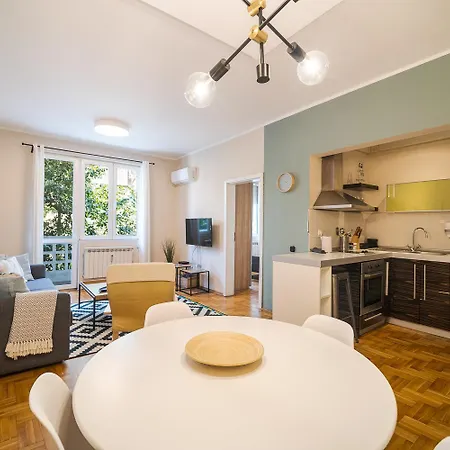 Cozy 1 Bdrm, Center, Solunska Near Vitoshka Street Apartment