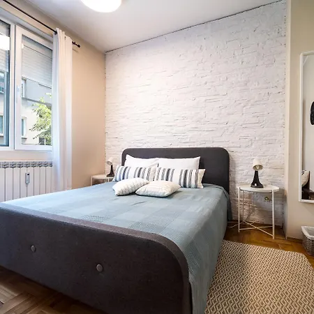Apartment Cozy 1 Bdrm, Center, Solunska Near Vitoshka Street *