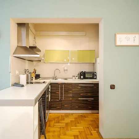 Cozy 1 Bdrm, Center, Solunska Near Vitoshka Street Apartment Sofia